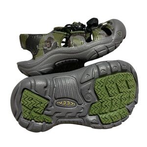 Infant Keen Newport Outdoors‎ Camo Sandals—size 4